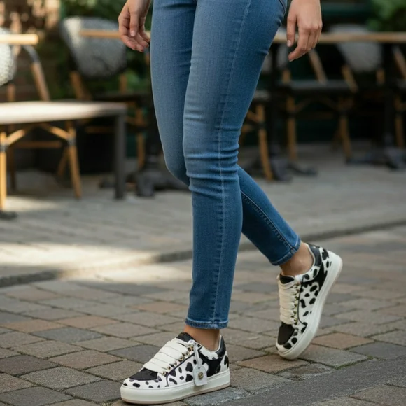 Kurt Geiger Southbank Tag White Sneakers w/ Black Leopard Print Accent NIB! - Picture 12 of 12